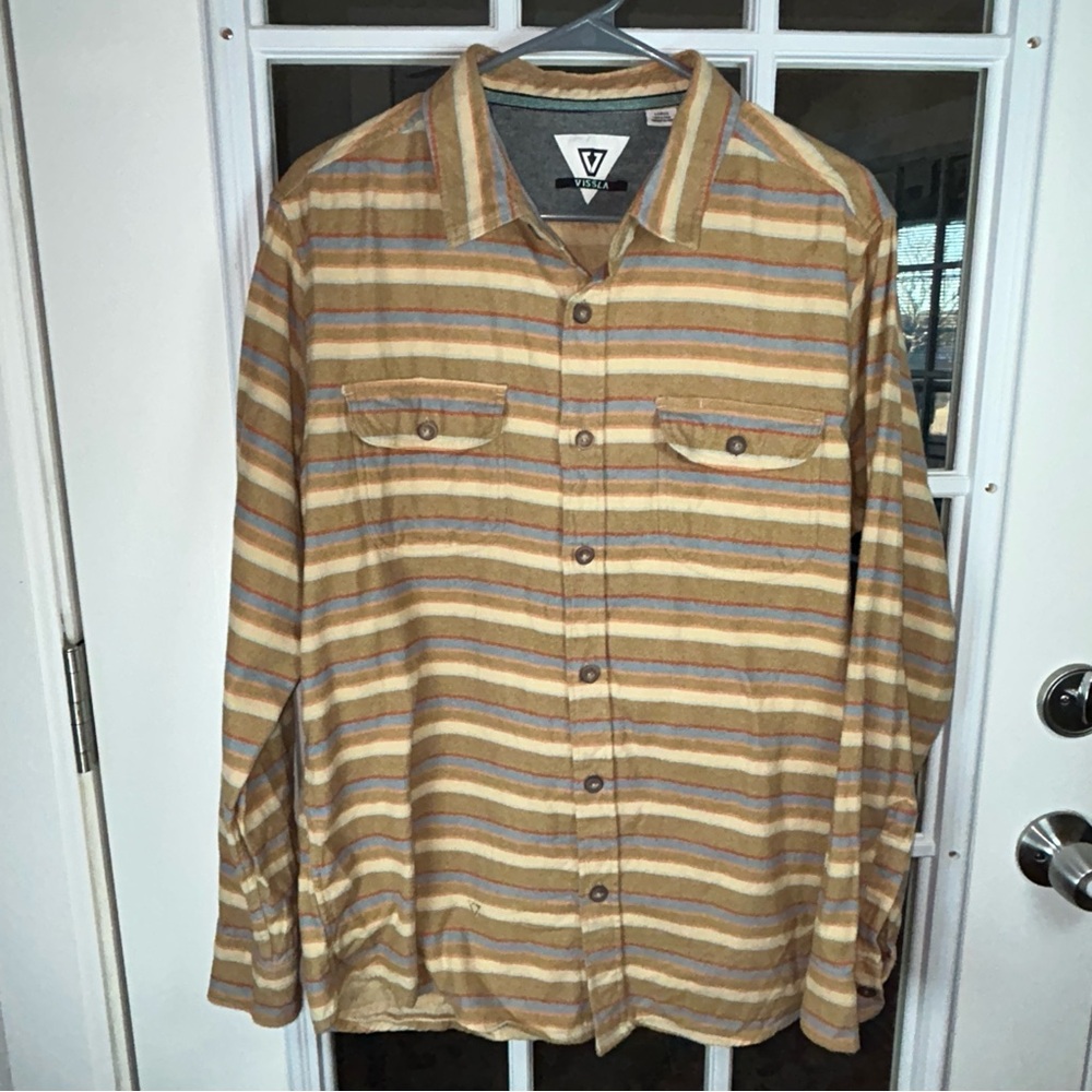 VISSLA Men's Casual Button Down Shirt - Tan and Brown Stripes‎
